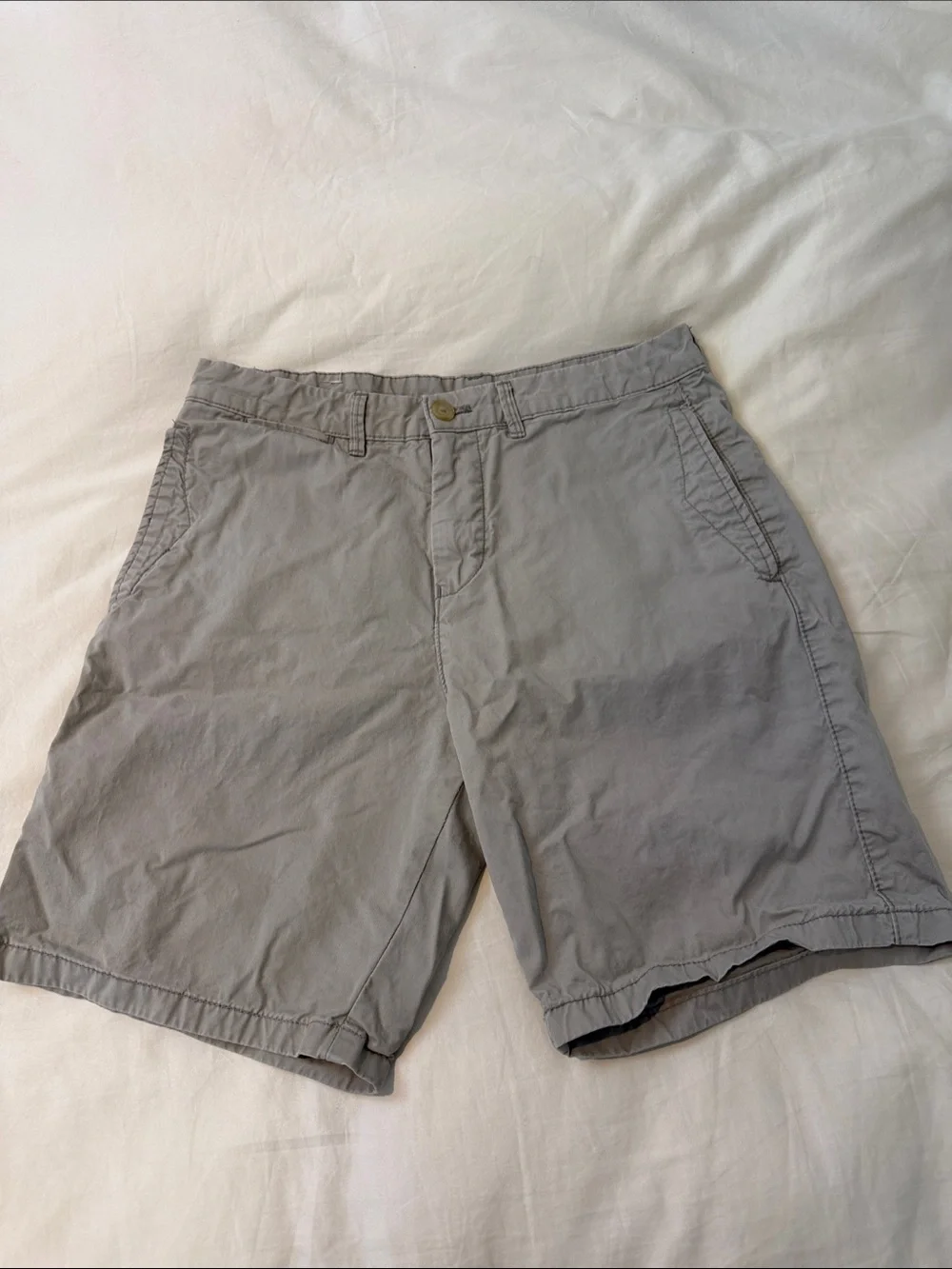 Zara Men's Flat-Front Shorts in Tan